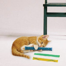 Charger l&#39;image dans la galerie, Paquet de 3 Jouets pour Chat Nibblers avec Herbe à Chat

